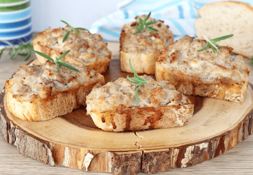 Crostini Salsiccia Stracchino