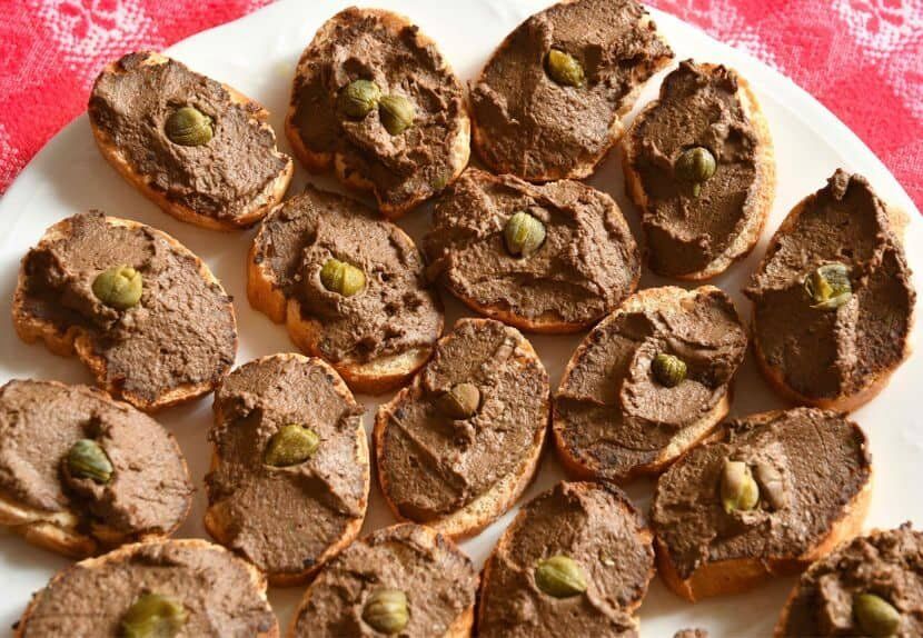 Crostini al fegato (Chicken liver pate crostini)