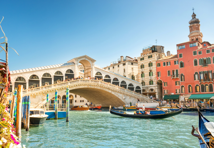 Grand Canal Cruise, Rialto Market Walking Tour and Murano Islands - Image 3